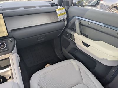 2026 Land Rover Defender 110 — photo 17 view