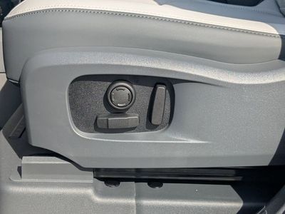 2026 Land Rover Defender 110 — photo 19 view