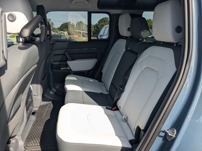 2026 Land Rover Defender 110 — photo 13 view