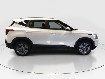 2024 Kia Seltos — photo 8 view