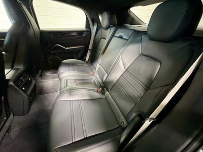 2024 Porsche Cayenne — photo 21 view
