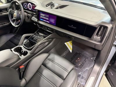 2024 Porsche Cayenne — photo 15 view