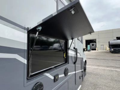 2027 Grand Design LINEAGE SERIES M — photo 21 view