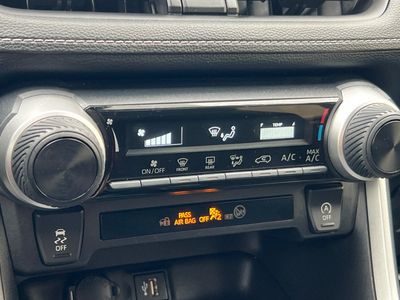 2024 Toyota RAV4 - Photo 22