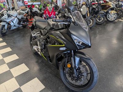 2026 Honda CBR650R E-Clutch - Photo 2
