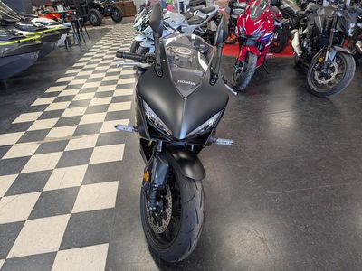 2026 Honda CBR650R E-Clutch - Photo 3