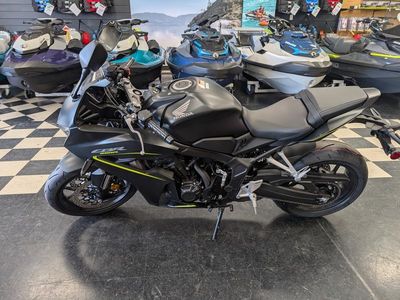 2026 Honda CBR650R E-Clutch - Photo 5
