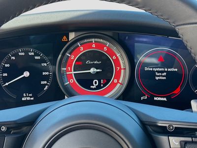 2025 Porsche 911 — photo 9 view
