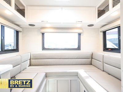 2025 Thor Motor Coach Quantum — photo 22 view