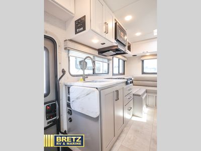 2025 Thor Motor Coach Quantum — photo 20 view