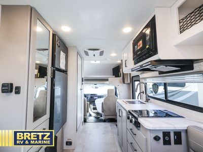 2025 Thor Motor Coach Quantum — photo 25 view