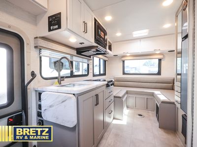 2025 Thor Motor Coach Quantum — photo 16 view