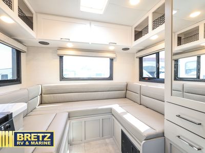 2025 Thor Motor Coach Quantum — photo 21 view