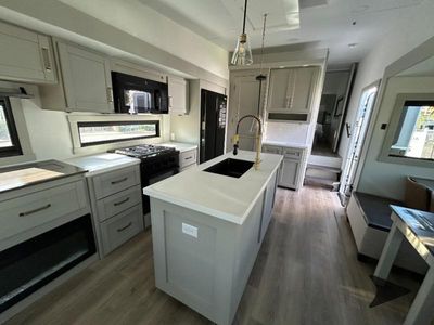 2026 Brinkley Model Z — photo 16 view