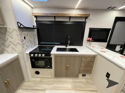 2026 Forest River RV Wildwood Heritage Glen Hyper-Lyte — photo 15 view