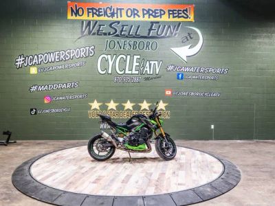 2024 Kawasaki Z900 SE ABS — front three-quarter view