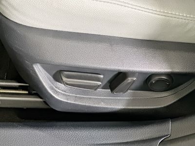 2025 Toyota Camry — photo 13 view