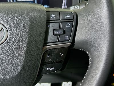 2025 Toyota Camry — photo 17 view