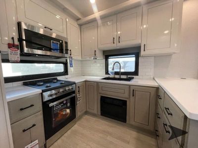 2026 Jayco Pinnacle - Photo 25