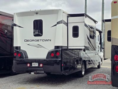 2022 Georgetown 5 Series 34M5 — engine compartment view