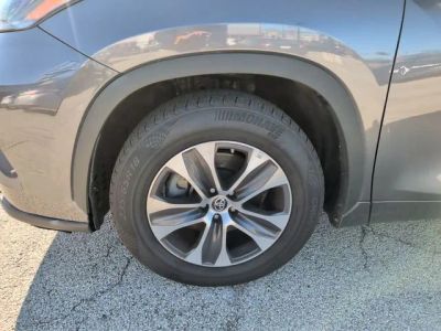 2024 Toyota Highlander — photo 8 view