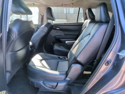 2024 Toyota Highlander — photo 9 view