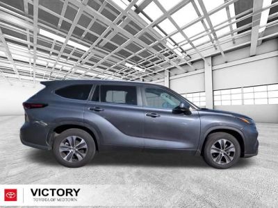 2024 Toyota Highlander — side profile view