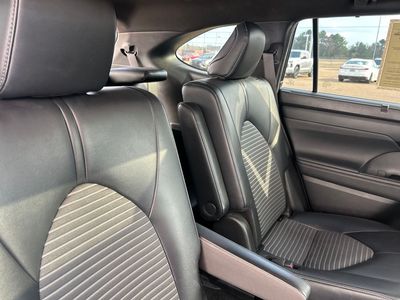 2024 Toyota Highlander — photo 30 view