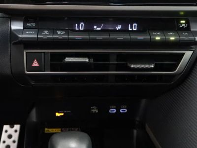 2025 Toyota Camry FWD - Photo 19