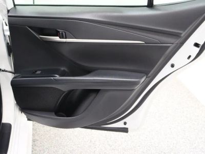 2025 Toyota Camry FWD - Photo 32