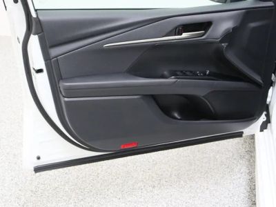 2025 Toyota Camry FWD - Photo 11
