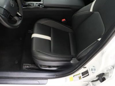 2025 Toyota Camry FWD - Photo 14