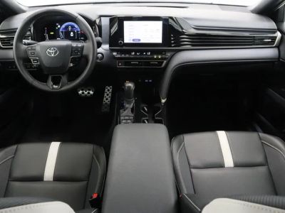 2025 Toyota Camry FWD - Photo 29