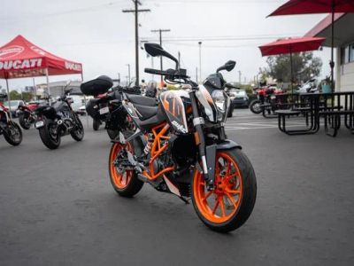 2015 KTM DUKE 390 — front three-quarter view