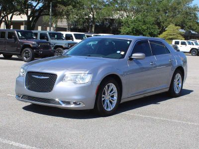 2018 Chrysler 300 — detail view