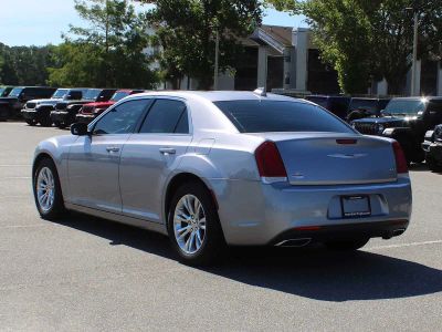2018 Chrysler 300 — interior view