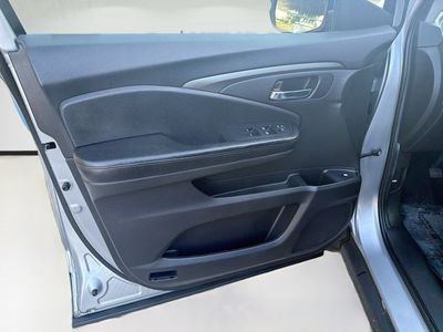 2020 Honda Ridgeline — photo 17 view