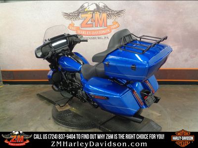 2025 Harley-Davidson Street Glide Ultra — interior view