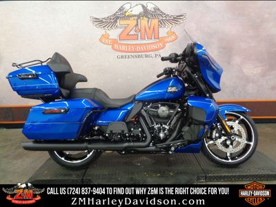 2025 Harley-Davidson Street Glide Ultra — engine compartment view