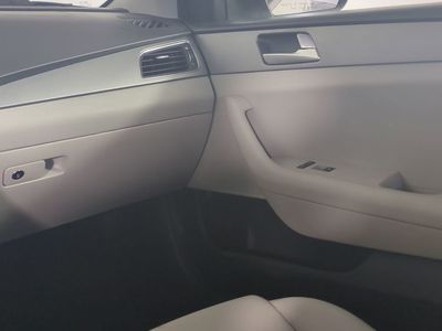 2016 Hyundai Sonata — photo 18 view
