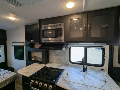 2022 Coachmen Freedom Express Ultra Lite - Photo 3