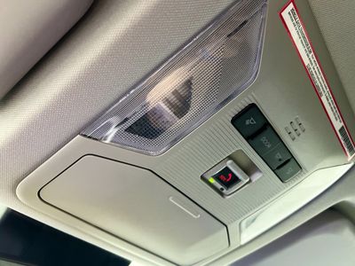 2024 Toyota RAV4 - Photo 17