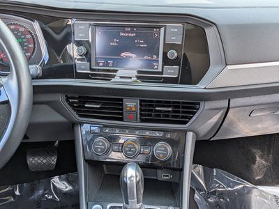2019 Volkswagen Jetta — photo 18 view