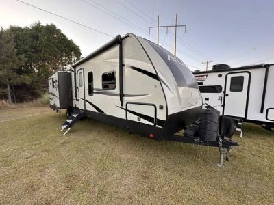 2019 Keystone M-3132ML — front three-quarter view