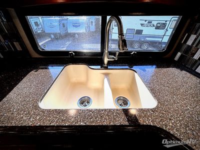 2017 Fleetwood Discovery - Photo 20