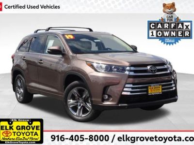 2019 Toyota Highlander Limited Platinum in Brown — front three-quarter view
