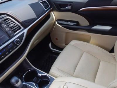 2019 Toyota Highlander — photo 24 view