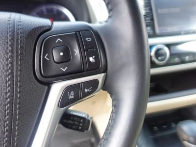 2019 Toyota Highlander — photo 17 view