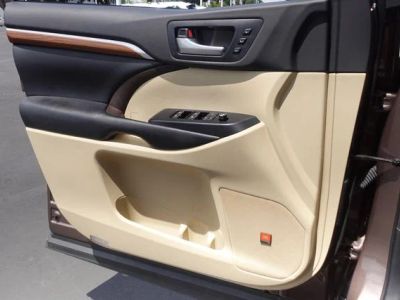 2019 Toyota Highlander — photo 25 view