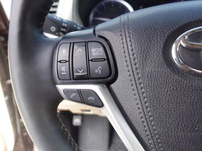 2019 Toyota Highlander — photo 16 view
